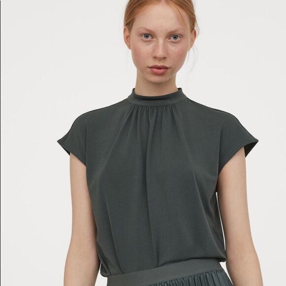✨ Stand-up Collar Top✨ - Picture 1 of 7